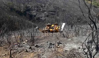 Τραγωδία στη Φωκίδα: Νεκρός ο χειριστής της μπουλντόζας που έπεσε σε γκρεμό (προσπαθούσε να σταματήσει την φωτιά)