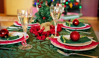 Κορονοϊός: Πώς θα κάνουμε ρεβεγιόν Χριστουγέννων και Πρωτοχρονιάς