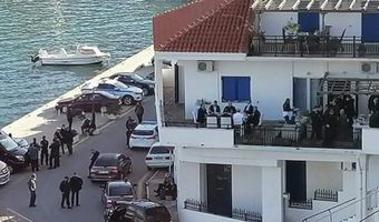  Αποκλειστικό βίντεο: Ο Κυριάκος Μητσοτάκης σε γλέντι με 50 άτομα στην Ικαρία