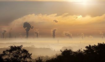 Ατμοσφαιρική Ρύπανση: Kαρότο και μαστίγιο της ΕΕ για να έχουμε πιο καθαρό αέρα στη ζωή μας