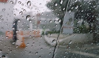 Εκτακτο δελτίο καιρού με βροχές, καταιγίδες και πτώση της θερμοκρασίας