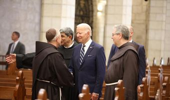 Ο καθολικός ιερέας της Κω πατήρ Λουκάς συναντήθηκε με τον Πρόεδρο της Αμερικής  Τζο Μπάιντεν