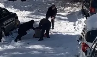 Αδιανόητο: Έσερναν φέρετρο με νεκρό πάνω στο χιόνι στου Ζωγράφου