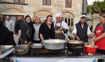 Φωτορεπορτάζ από την γιορτή "Σεκέρ Μπαϊράμ" του Συλλόγου Μουσουλμάνων Κω στην Πλ. Ελευθερίας