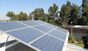 Το σχέδιο της Κυβέρνησης για την επιδότηση νοικοκυριών και επιχειρήσεων για δωρεάν ρεύμα από τον ήλιο