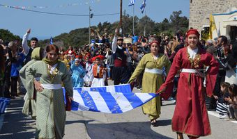 Με λαμπρότητα ο εορτασμός της 25ης Μαρτίου στην Ευαγγελίστρια (φωτό)