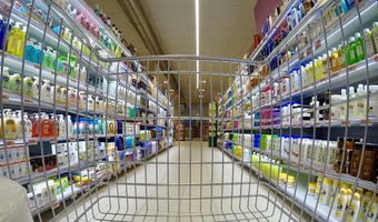 Ερχεται το food pass από την Κυβέρνηση: Για ποιους σχεδιάζεται το επίδομα των 300 ευρώ για το super market