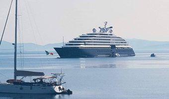 Ανοικτά της Κω το εντυπωσιακό εξάστερο mega yacht "Scenic Eclipse"