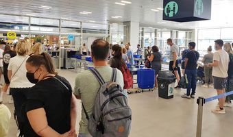 Ανησυχία για την εξαιρετική πορεία του τουρισμού στην Ελλάδα, λόγω του χάους στα ευρωπαϊκά αεροδρόμια