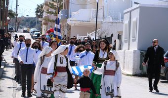 ΦΩΤΟΡΕΠΟΡΤΑΖ ΑΠΟ ΤΗΝ ΠΑΡΕΛΑΣΗ ΤΗΣ 7ης ΜΑΡΤΙΟΥ ΣΤΗΝ ΚΕΦΑΛΟ