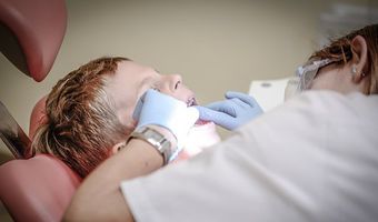 Tέλη Απριλίου το Dentist Pass για τα παιδιά - Στα 40 ευρώ η ενίσχυση