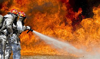  Μάχη με τις φλόγες σε Άνδρο, Έβρο και τις αναζωπυρώσεις σε Βοιωτία, Πάρνηθα 