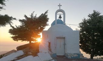 Τα γιορτινά του φόρεσε το εξωκλήσι του Χριστού στον Δίκαιο παραμονές της εορτής του