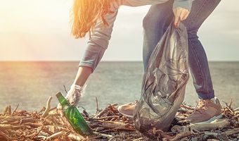 Eθελοντικός καθαρισμός της παραλίας στον Αγ. Φωκά από τη Λέσχη Lions Κω