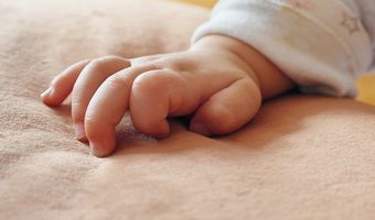 Δ. Σούρας (ψυχίατρος) για το βρέφος στην Άρτα: «Το σύνδρομο του ξεχασμένου μωρού μπορεί να συμβεί στον καθένα»