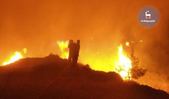 Άλλη μία δύσκολη νύχτα για τη Ρόδο - Αγώνας με τα μποφόρ, τις αναζωπυρώσεις και τα μέτωπα