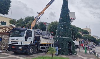 Τοποθετήθηκε το Χριστουγεννιάτικο δέντρο στο λιμάνι της Κω