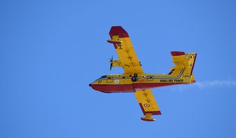 Έπεσε Canadair που επιχειρούσε στη φωτιά στην Κάρυστο (vid)