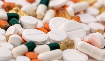 Υπ. Υγείας: Σκέψεις για υποχρεωτική χορήγηση όλων των φαρμάκων με ιατρική συνταγή 