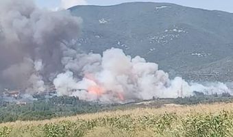  Φωτιά στην Καβάλα: Κάηκε πυροσβεστικό – Τραυματίστηκαν πυροσβέστες – Εκκενώνονται οικισμοί 