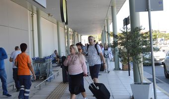 Προς νέο ρεκόρ αφίξεων: 20 εκατομμύρια τουρίστες περιμένει η Ελλάδα το τρίμηνο Ιουλίου – Σεπτεμβρίου