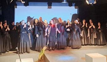 E. Kαρανίκα για την θεατρική παράσταση στο "Σφαγείο": Όταν οι πυροβολισμοί δεν σκοτώνουν αλλά αναζωογονούν 