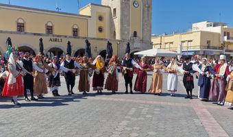 Oι παραδοσιακοί χοροί στην Πλατεία Ελευθερίας