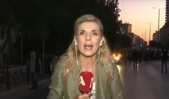 Επίθεση στη δημοσιογράφο Ρένα Κουβελιώτη την ώρα του ρεπορτάζ - Τραυματίστηκε σοβαρά