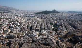 Α. Εξάρχου (ΑΚΤΟΡ): Σε ποιες περιοχές θα κατασκευαστούν προσιτές κατοικίες - Ειδικά ξενοδοχεία στα νησιά για εργαζόμενους
