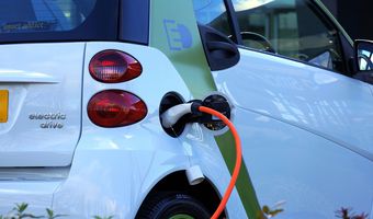  Νέα έκθεση: Τα plug-in υβριδικά μολύνουν σχεδόν όσο τα βενζινοκίνητα
