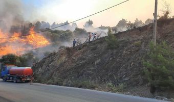Χίος: Ενισχύονται οι δυνάμεις στην φωτιά – Eκκενώθηκαν 16 οικισμοί
