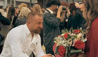 Φοιτήτρια δέχθηκε πρόταση γάμου στην ορκωμοσία της