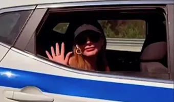 Περιπολικό μετέφερε τη Δέσποινα Βανδή όταν έμεινε από λάστιχο - Πηγές ΕΛ.ΑΣ: «Καμία ΕΔΕ - Έπραξαν ως όφειλαν»