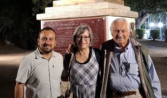 X. Nαβροζίδης: Ο δωρητής του αγάλματος του Ιπποκράτη κ. Δημήτρης Τάσσιος με την σύζυγο του Ελένη, ξανά στην Κω