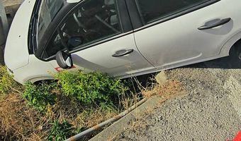 Aυτοκινητο "καρφώθηκε" σε χαντάκι στο Λινοποτη