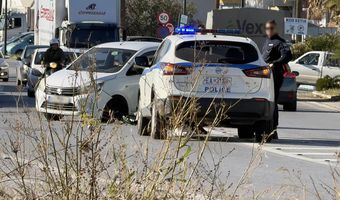 Tροχαίο ατύχημα στον Επαρχιακό - Αυτοκίνητο συγκρούστηκε με μηχανή