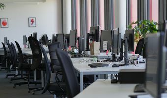 Οι επιχειρήσεις αυξάνονται, αλλά το 64% είναι ατομικές