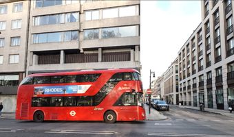 Τα νησιά του Ν. Αιγαίου «ταξίδεψαν» στο Λονδίνο — Η Ρόδος και η Κως στους δρόμους της βρετανικής πρωτεύουσας