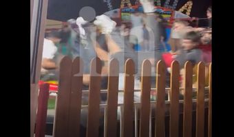 Παρ'ολίγον τραγωδία σε λούνα παρκ στη Ρόδο -Εκσφενδονίστηκαν 4 άτομα (vid)