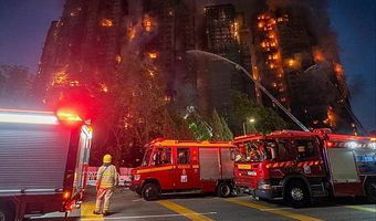 Τραγωδία στο Χονγκ Κονγκ: 44 νεκροί και 279 αγνοούμενοι από την πυρκαγιά σε ουρανοξύστες