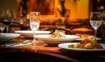 ΣΕΠΕΚΩ: Η λίστα των επιχ/σεων εστίασης που θα μείνουν ανοικτές τον Χειμώνα