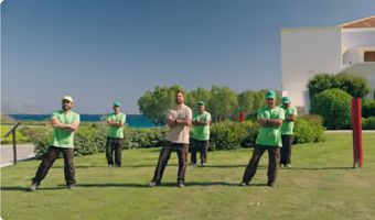 Το "Neptune Luxury Resort" είναι το πρώτο ελληνικό ξενοδοχείο  που συμμετέχει στο APT. Dance Challenge και το βίντεο γίνεται viral