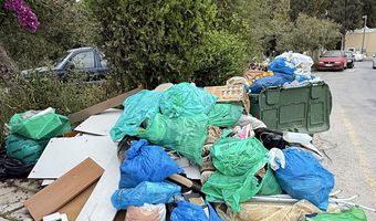 Διαμαρτυρία συμπολίτη μας: Σκουπιδότοπος κατάντησε ο δρόμος στην οδό Θεοκρίτου – Β. Ηπείρου