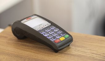 Υποχρεωτικό από σήμερα το IRIS σε όλα τα POS – Τα πρόστιμα που προβλέπονται 