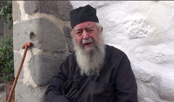 Στο νοσοκομείο Σάμου με ελαφρύ εγκεφαλικό ο Γέροντας Αμφιλόχιος