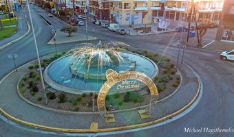 Κ. Παπαθωμά: Περί της επιγραφής “Merry Christmas” στην είσοδο της πόλης