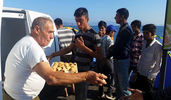 Ο Διονύσης Αρβανιτάκης από την Κω δεν έδωσε μόνο ψωμί – έδωσε ανθρωπιά, και νοιάξιμο. 