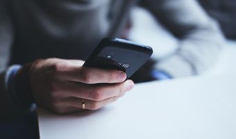 Τουρκικό δικαστήριο δικαίωσε γυναίκα επειδή ο άνδρας της την είχε αποθηκεύσει στο κινητό ως «Χοντρούλα»