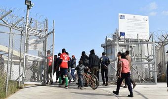 Μεταναστευτικό: Μειώνονται 30% οι συμβάσεις για τη σίτιση και το όριο «ανηλικότητας» ανδρών στα 16 χρόνια  