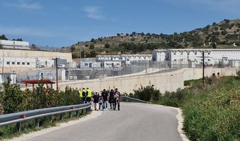 Ηοt spot Πυλίου: Διπλασιάστηκαν οι διαμένοντες λόγω μεταφοράς τους από άλλα νησιά